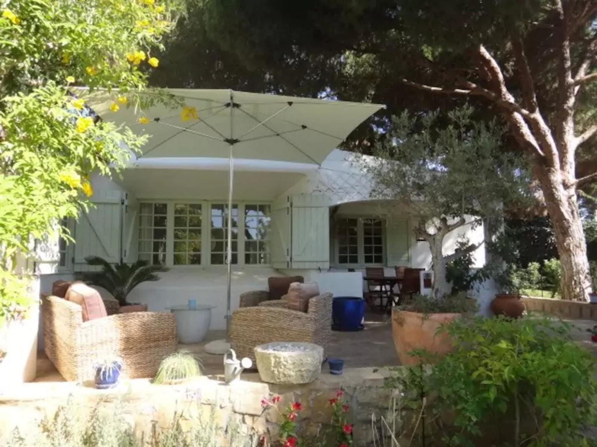 House With 4 Bedrooms In With Pool Access Enclosed Garden
